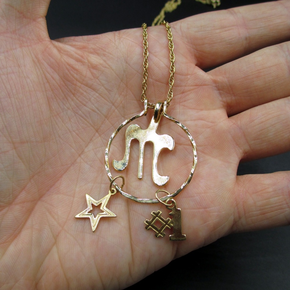 Gold Tone Avon M #1 Star Stylish Pendant Necklace - Picture 3 of 8